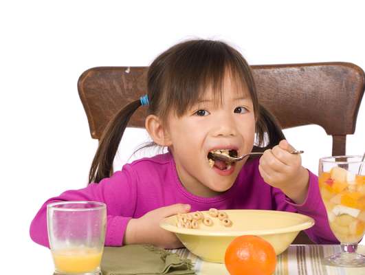 A alimentação que não inclui fibras é considerada incompleta e não favorece o desenvolvimento saudável de crianças e adolescentes