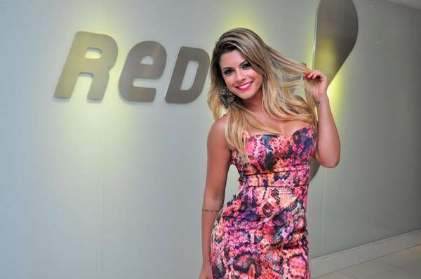 A RedeTV! anunciou, nesta quarta-feira (23), que Babi Rossi e Andressa Urach são as mais novas contratadas da emissora. Nesta tarde, as duas assinaram contratos para integrar o time de apresentadores do 'Morning Show', que passará a se chamar 'Muito Show', com estreia prevista para 5 de maio
