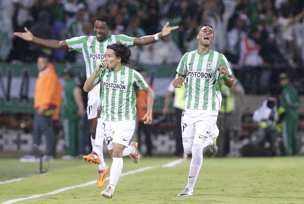 Com gol tardio de Cárdenas, o Atlético Nacional furou o bloqueio do Atlético-MG na Colômbia e venceu a ida das quartas de final por 1 a 0