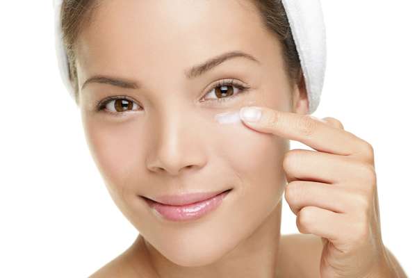 Produtos de beleza que contêm parabenos, formaldeído, toluenos, parafenilenodiamina, triclosano e ftalatos costumam provocar reações alérgicas com mais frequência