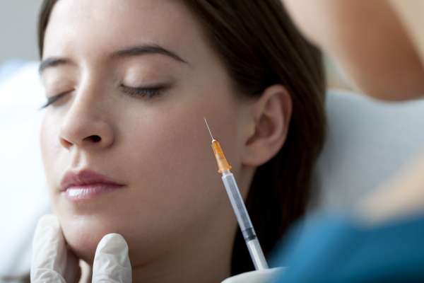 Assim como em toda técnica de preenchimento, o limite de substância aplicada no rosto deve ser respeitado tanto pelo médico quanto pelo paciente para que não haja nenhum problema após as sessões e o resultado seja harmônico e natural
