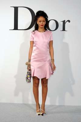 A cantora Rihanna assistiu ao desfile da coleção Cruise 2015 da Dior, na quarta-feira (7)