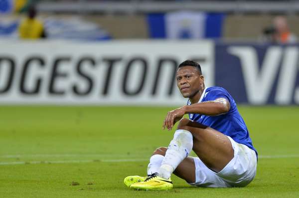 Júlio Baptista lamenta chance desperdiçada na eliminação do Cruzeiro em pleno Mineirão