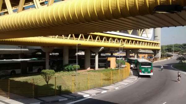Um protesto de motoristas de ônibus que teve início na manhã desta terça-feira em São Paulo paralisou pelo menos 12 terminais na capital; o Sacomã foi um dos afetados