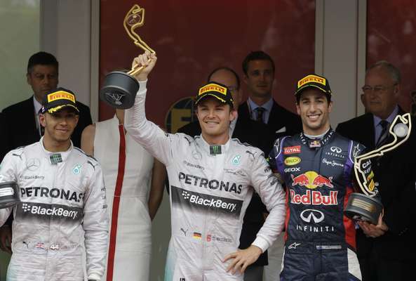 Em final de semana acirrado, Rosberg levou a melhor sobre companheiro Lewis Hamilton; no pódio, dupla da Mercedes adotou clima de formalidade