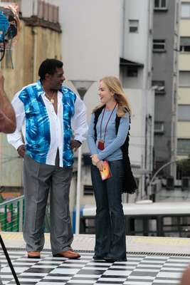 Angélica e Tony Tornado estiverem presentes na Praça Roosevelt, em São Paulo, nesta segunda-feira (26), para gravação do programa Estrelas