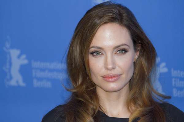Considerada uma das mulheres mais lindas e polêmicas do planeta, a estrela de Hollywood possui cuidados de beleza curiosos