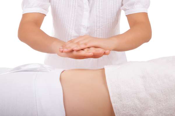Chamado de Drenagem Lipossônica Ativa (DLA), o procedimento tem duração de duas horas e conta com massagens vigorosas, aparelho de ultrassom e aplicação de um gel redutor formulado com chá verde, café, ácido hialurônico, aloe vera e guaraná