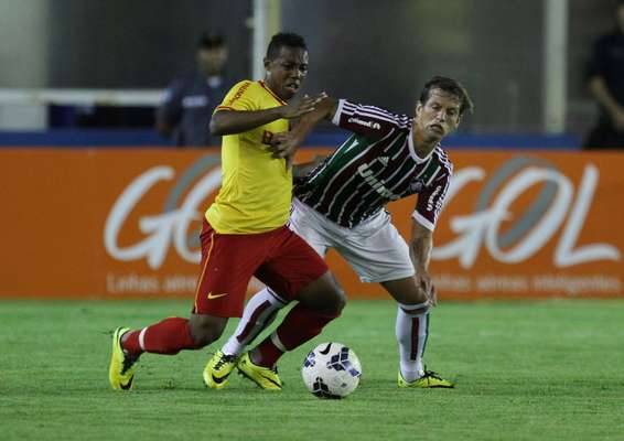 Wellington e Diguinho travaram um duelo à parte no empate em 1 a 1 no Moacyrzão, em Macaé