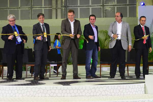 Em evento com a presença do prefeito do Rio de Janeiro, Eduardo Paes, e do secretário-geral da Fifa, Jerome Valcke, foi inaugurado na cidade o IBC, centro de mídia que será utilizado pela imprensa internacional durante a Copa do Mundo; veja