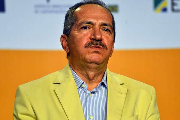 Os estádios brasileiros custam em média menos que os estádios feitos pela Alemanha para a Copa de 2006, afirmou o Ministro dos Esportes, Aldo Rebelo