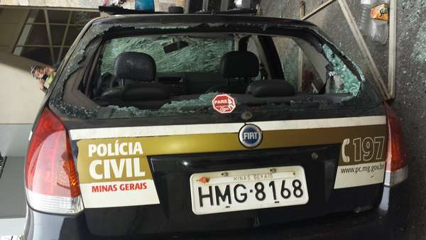Belo Horizonte - A manifestação em Belo Horizonte teve ataque a um carro da Polícia Civil, além de confronto entre policiais e manifestantes