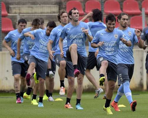 A seleção do Uruguai realizou treino nesta quinta-feira, em Sete Lagoas, em Minas Gerais. No Grupo D, com Costa Rica, Inglaterra e Itália, o time uruguaio estreia na Copa do Mundo no dia 14 de junho, contra a Costa Rica, no Ceará