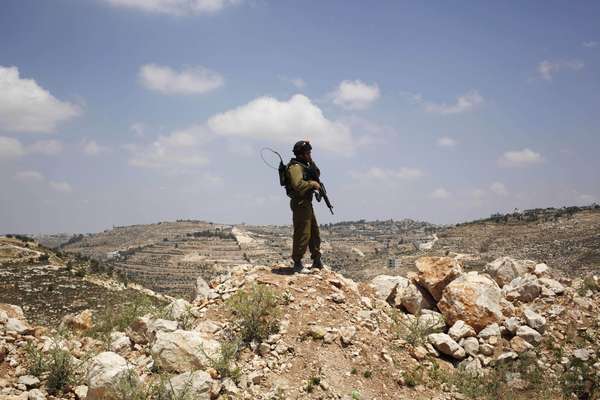 12 de junho - Três adolescentes desapareceram na Cisjordânia. Exército israelense estabeleceu controle nas estradas da região de Gush Etzion e de Hebron e fez batidas em um bairro da localidade palestina de Dura, ao sudoeste de Hebron, para encontrá-los.