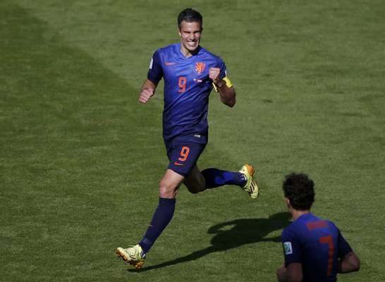 Van Persie comemora segundo gol da Holanda no jogo contra a Austrália, pela segunda rodada da Copa do Mundo de 2014.