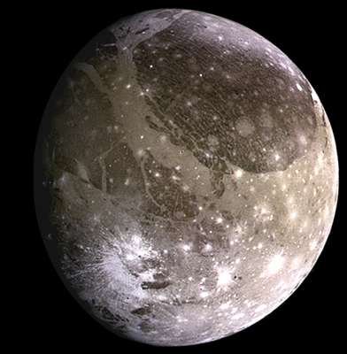 GANIMEDES - Maior satélite de Júpiter, possui 5,2 mil km de diâmetro. Essa lua foi descoberta em 1610, pelo astrônomo italiano Galileu Galilei