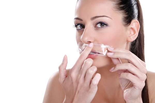 Uma das maiores preocupações entre as mulheres que fazem a depilação facial com cera, a flacidez facial não é provocada por nenhum tipo método destinado à remoção de pelos