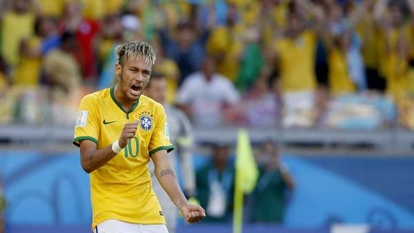O Brasil sofreu, mas conseguiu a classificação para as quartas de final nos pênaltis contra o Chile. Após o empate por 1 a 1 durante o tempo normal e a prorrogação, o goleiro Júlio César brilhou nos pênaltis e o Brasil deixou o Estádio do Mineirão vencedor. Neymar converteu a última cobrança brasileira e vibrou bastante