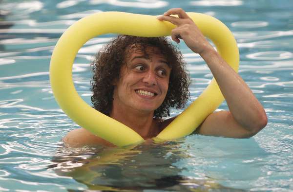 Depois de um dia de folga, a Seleção Brasileira voltou à ativa nesta segunda-feira; além de treino na Granja Comary, os jogadores fizeram exercícios regenerativos na piscina, onde tiveram alguns momementos de descontração e aproveitaram para fazer poses engraçadas para os fotógrafos