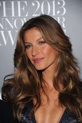 Gisele Bündchen entrou na lista das 100 celebridades mais poderosas do mundo, de acordo com lista feita pela revista Forbes. Ao lado de grandes nomes da música, atletas e atores, ela aparece na posição 56, com um rendimento de US$ 47 milhões (aproximadamente R$ 104 milhões) nos últimos 12 meses, livre de impostos e taxas