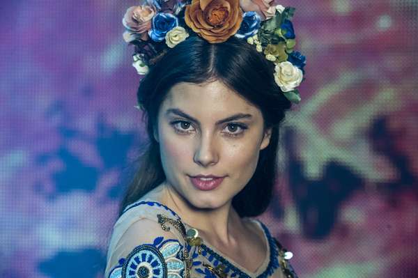 Bianca (Bruna Hamu) - Sonha em ser uma grande atriz e estudar na Ribalta, para o desgosto do pai Gael (Eriberto Leão). Com seu jeito doce, sempre consegue o que quer, e isso causa irritação na sua irmã Karina (Isabella Santoni)