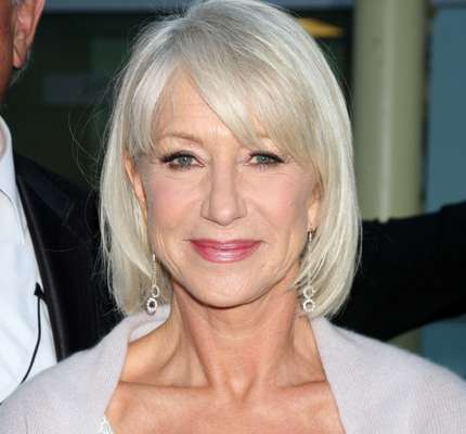 A atriz Helen Mirren investe no grisalho com sofisticação