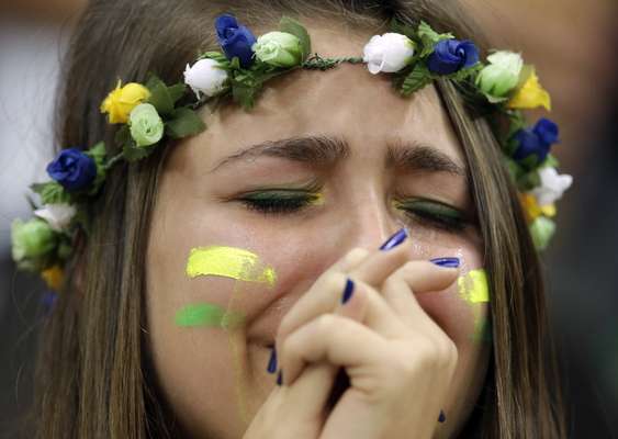 O clima de festa da torcida brasileira no Estádio Mané Garrincha, em Brasília, neste sábado, durou pouco. Quem pensou que iria amenizar o sentimento de tristeza após a goleada por 7 a 1 para a Alemanha, acabou vendo o Brasil perder por 3 a 0 para a Holanda e terminar a Copa do Mundo em 4º lugar.