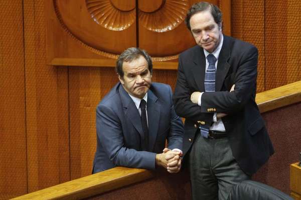 El ministro de Hacienda Alberto Arenas celebró junto a los senadores, la ratificación del protocolo de acuerdo firmado de manera transversal.