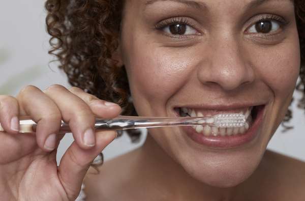 Los 10 pasos para garantizar un cepillado perfecto, y así lucir una sonrisa aún más brillante.