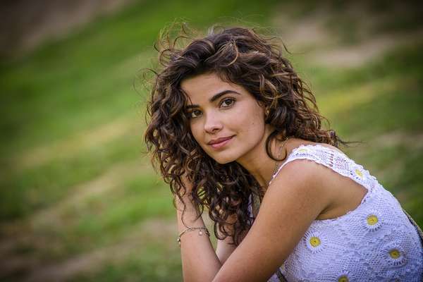 Vanessa Giácomo investiu em mechas claras discretas