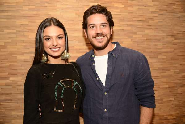 Formada em enfermagem, Sandra (Isis Valverde) foi criada por um pai militar e uma mãe dona de casa. Sabe viver com as dificuldades, corre atrás de tudo que quer e sonha em se casar com Alex. Após uma tragédia, apaixona-se por Rafael.
