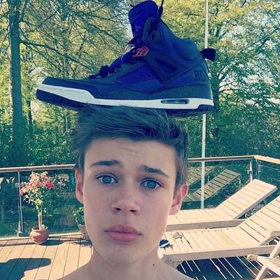 O adolescente Benjamin Lasnier conseguiu contratos de publicidade e com a Sony Music por suas selfies
