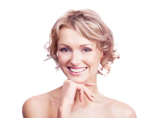 Nesta fase da vida, muitas mulheres começam a perceber a transformação das linhas de expressão em pequenas rugas, que ficam visíveis, mesmo com o músculo facial em repouso