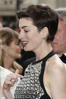 No caso de Anne Hathaway, o condicionador pode ser dispensado ou usado em pouquíssima quantidade