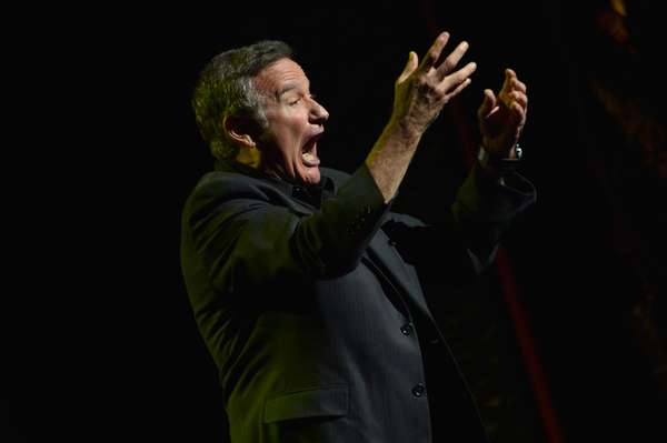 Ator Robin Williams, vencedor do Oscar de Melhor Ator Coadjuvante por Gênio Indomável em 1997, morreu nesta segunda (11) aos 63 anos, informou seu assessor. O comunicado dá poucos detalhes sobre a causa da morte, mas afirma que Williams enfrentava uma severa crise de depressão ultimamente. De acordo com um boletim divulgado pela polícia do condado Marin, as autoridades acreditam que Williams tenha se suicidado.