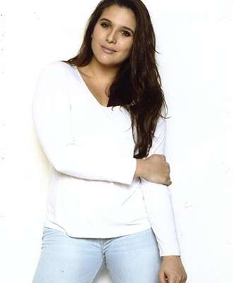 O mercado plus size no Brasil inclui modelos a partir do 44, chegando, em algumas agências, até o 62; além de medidas proporcionais, a modelo deve ter uma pele bem cuidada e aparência saudável, sem estrias ou celulites aparentes; Bruna Gonçales integra o casting da Ford