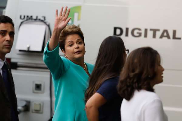 Dilma Rousseff (PT) antes do debate entre os candidatos à Presidência da República, promovido pelo UOL, Folha de S. Paulo, SBT e Jovem Pan