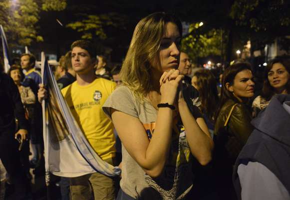 Com a derrota de Aécio Neves, candidato do PSDB, na corrida presidencial, os eleitores do mineiro lamentaram o resultado após acompanharem a apuração nas ruas de Belo Horizonte