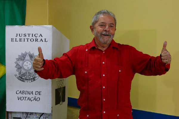 Lula votou neste domingo (26) na Escola Estadual José Firmino Correia De Araújo em São Bernardo do Campo, SP