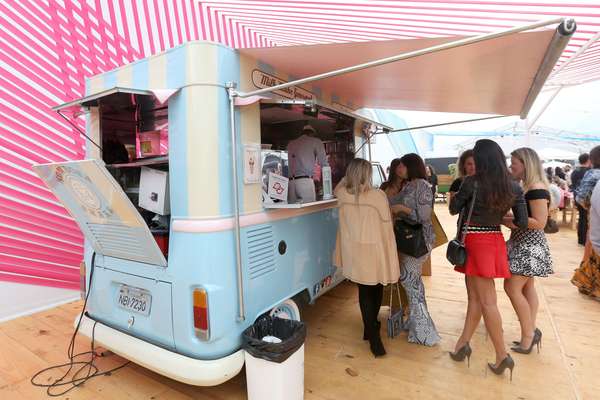 Não há como negar que os food trucks estão na moda em São Paulo. Não é de se estranhar, então, que eles também estejam presentes no maior evento fashion do País, o SPFW, que acontece de 03 a 07 de novembro no Parque Cândido Portinari, na capital paulista