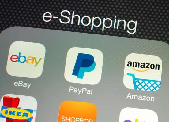 Ao inaugurar um e-commerce, a marca que tem apenas lojas físicas tem uma vantagem, pois é conhecida. No caso de uma marca que nasceu virtual, talvez seja preciso investir mais em publicidade ao apostar na butique física