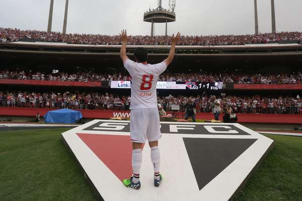 Na despedida de Kaká do Morumbi, São Paulo e Figueirense empataram por 1 a 1.
