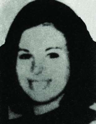 AUREA ELIZA PEREIRA - Aurea nasceu na cidade de Monte Belo, em 1950, interior de Minas Gerais. Com 17 anos, passou no vestibular do Instituto de Física da Universidade Federal do Rio de Janeiro. Na universidade, participou ativamente do movimento estudantil. Neste período, conheceu Antônio de Pádua Costa e ArildoValadão. Em fevereiro de 1970, casou-se com Arildo. Em meados do mesmo ano mudou-se para o sudeste do Pará, onde passou a trabalhar como professora. Integrava o Destacamento C da guerrilha. Aurea foi vítima de desaparecimento forçado durante a Operação Marajoara, em 1973.