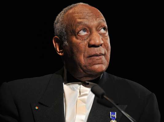 Bill Cosby: el comediante se enfrentó en 2014 a más de 20 acusaciones de abuso sexual, todas del pasado. Cosby se dice inocente; y aunque las autoridades no lo han procesado por el delito de violación, el mundo del entretenimiento lo ha castigado cancelando sus shows. Las historias de abuso inician con drogas, las supuestas víctimas aseguran haber sido drogadas antes del abuso sexual, una modelo aseguró que hasta le chupó los pies.
