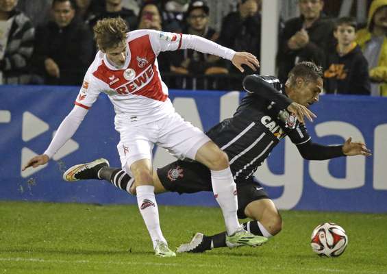 O Corinthians fez, nesta quinta-feira, a sua primeira partida em 2015. Diante do Colônia, da Alemanha, estreou na amistosa Florida Cup, nos EUA, mas não foi bem: perdeu por 1 a 0 e não deu alegrias ao técnico Tite no seu retorno ao clube