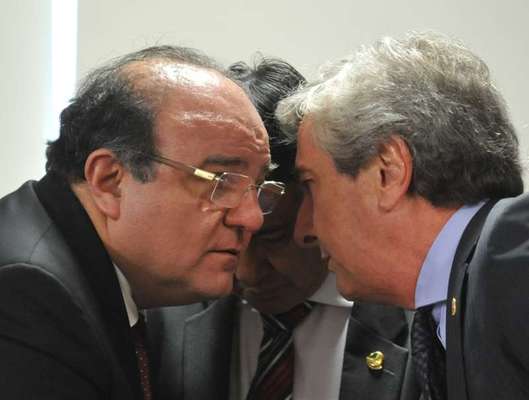(À esquerda) o ex-deputado federal Cândido Vacarezza (PT-SP)