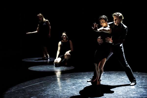Fundado em 1967 pela coreógrafa Birgit Cullberg, o Cullberg Ballet ser apresenta em todo o mundo e já se consolidou como uma das maiores forças da exposição internacional da cultura sueca. Atualmente é formada por 16 bailarinos de vários países. Para o Festival O Boticário na Dança 2015, traz o espetáculo “11th Floor” (“Décimo Primeiro Andar”), de Édouard Lock, criado especialmente para o Cullberg Ballet. O trabalho é inspirado pelo jazz e pelos filmes noir da década de 1950