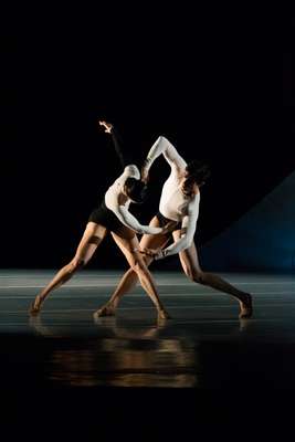 A coreografia Uneven, do espanhol Cayetano Soto vai iniciar o programa da noite de abertura do festival Vivandança em Salvador, nesta sexta (10). Ao todo, o Balé da Cidade apresentará três trabalhos na capital baiana