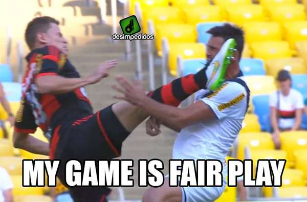 Veja memes da arbitragem caótica nos Estaduais