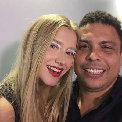 Ronaldo acompanhou a namorada Celina Locks, que desfila para a Cavalera no SPFW. "Meu avatar!", escreveu ele no Instagram